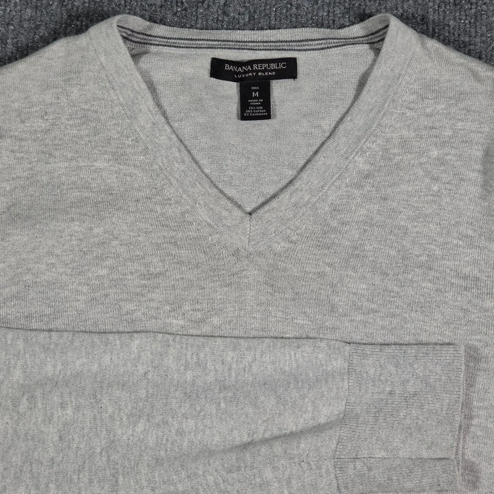 Banana Republic Mens MT Gray Luxury Blend Silk Cotton Cashmere V-Neck Sweater
